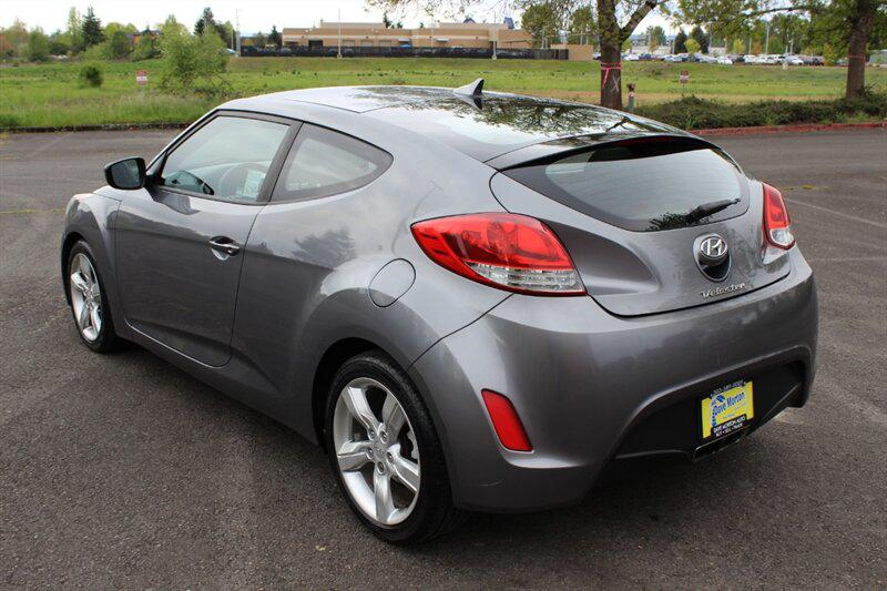 Hyundai Veloster photo 3
