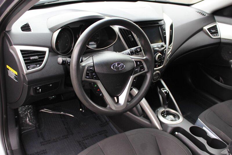 Hyundai Veloster photo 9