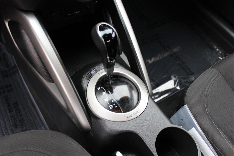 Hyundai Veloster photo 12