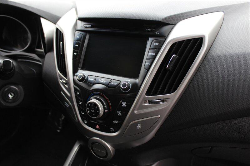 Hyundai Veloster photo 17