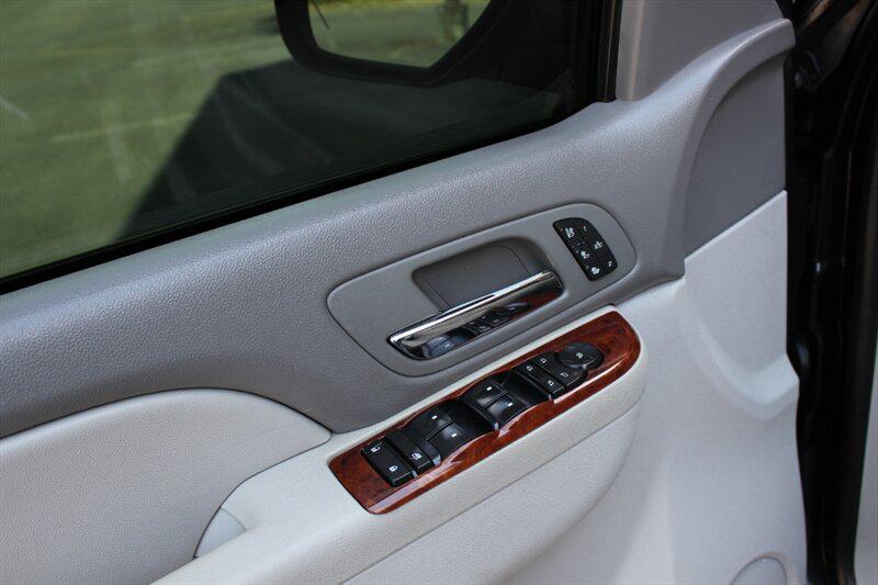 Chevrolet Tahoe photo 11