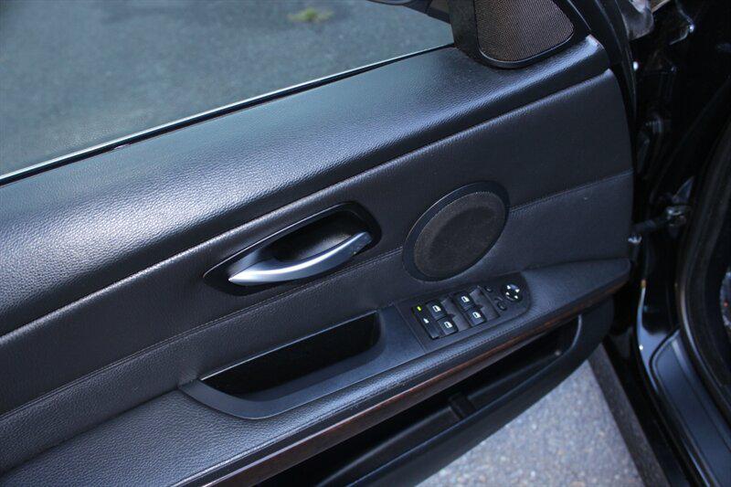 Photo 11 of this BMW 3 Series