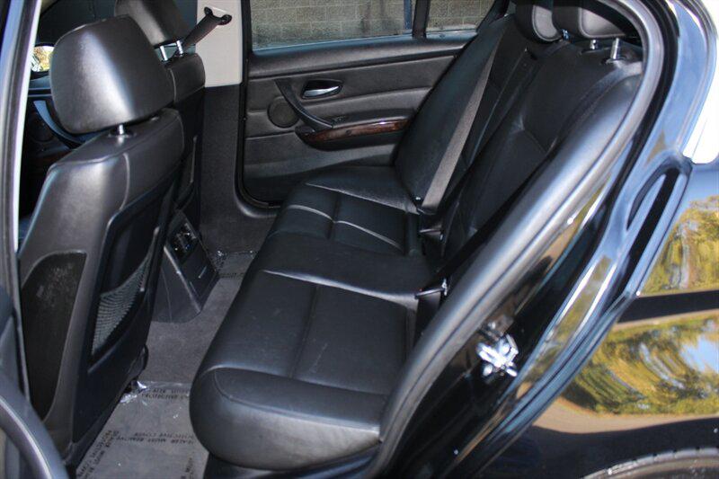 Photo 13 of this BMW 3 Series
