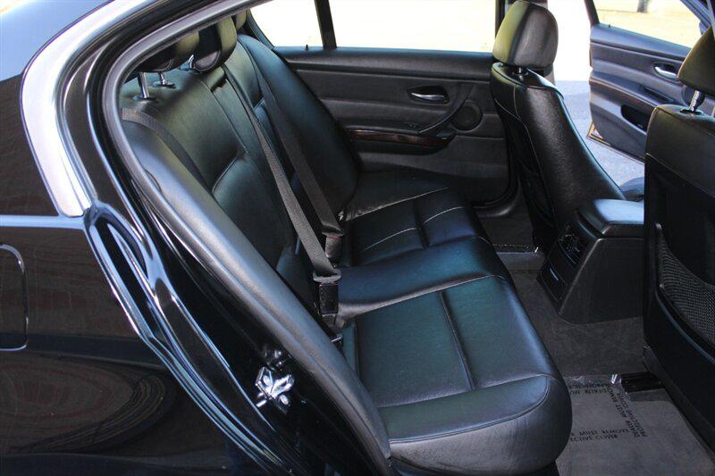 Photo 15 of this BMW 3 Series