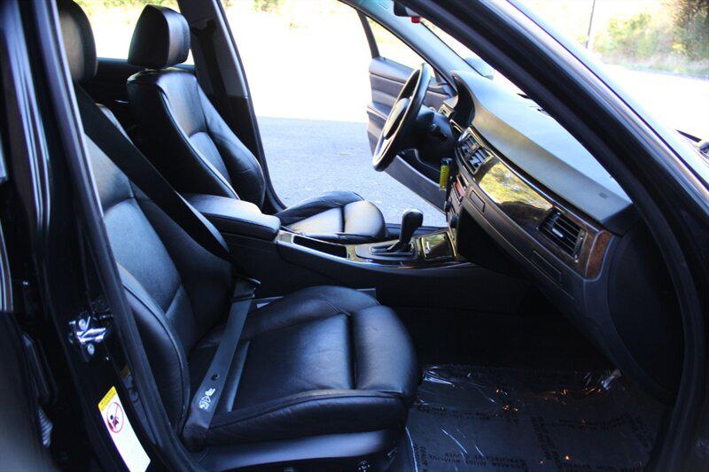 Photo 17 of this BMW 3 Series