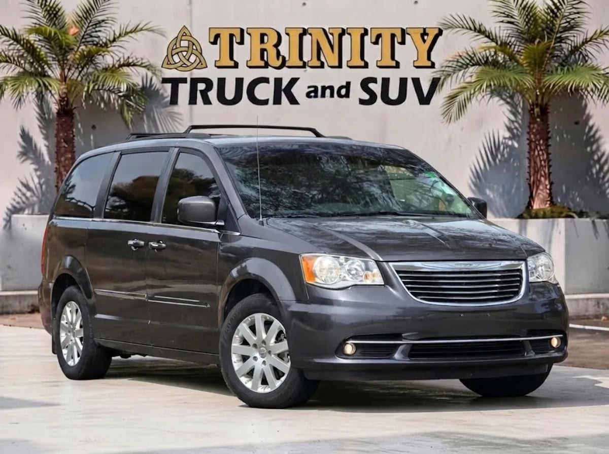 Sold 2015 Chrysler Town & Country Touring