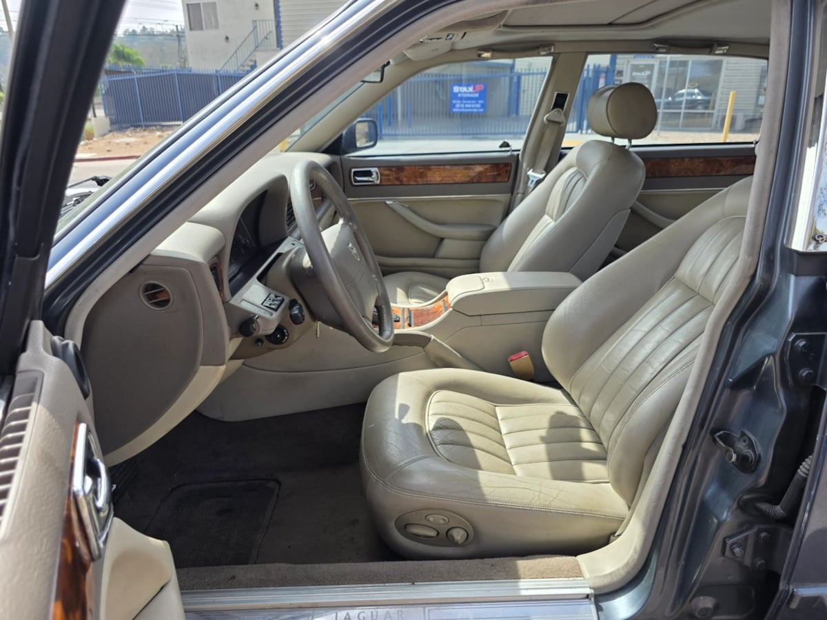Photo 18 of this Jaguar XJ Series Sedan