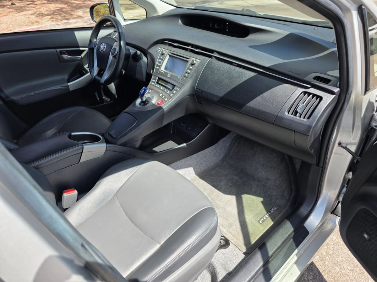Photo 10 of this Toyota Prius