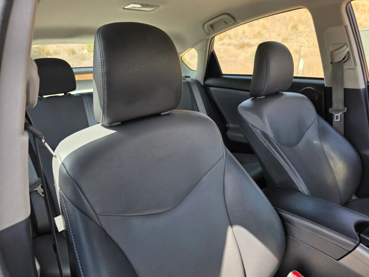 Photo 12 of this Toyota Prius