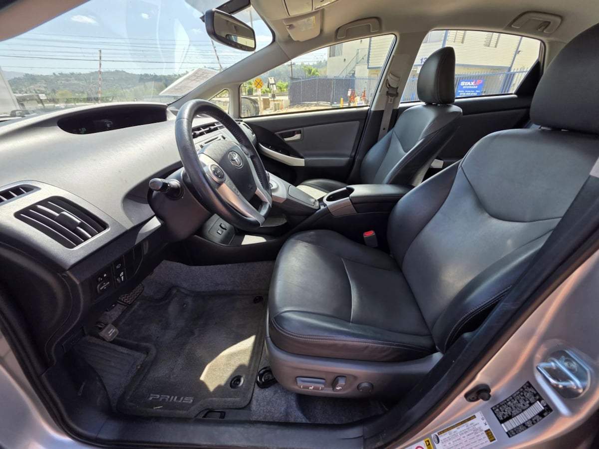 Photo 16 of this Toyota Prius