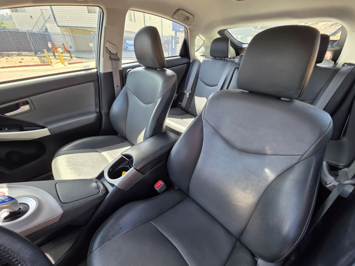 Photo 17 of this Toyota Prius