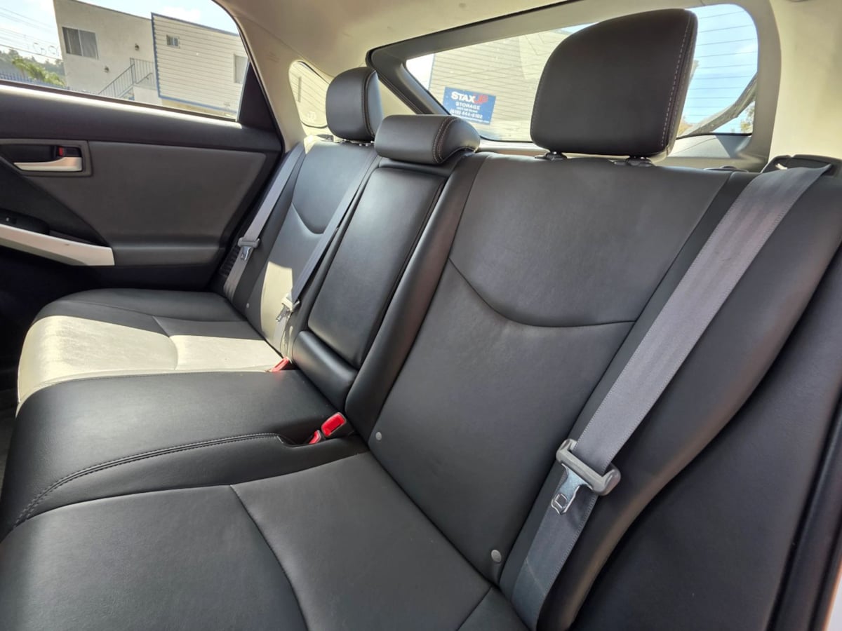 Photo 19 of this Toyota Prius