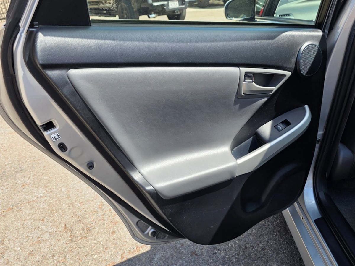 Photo 21 of this Toyota Prius