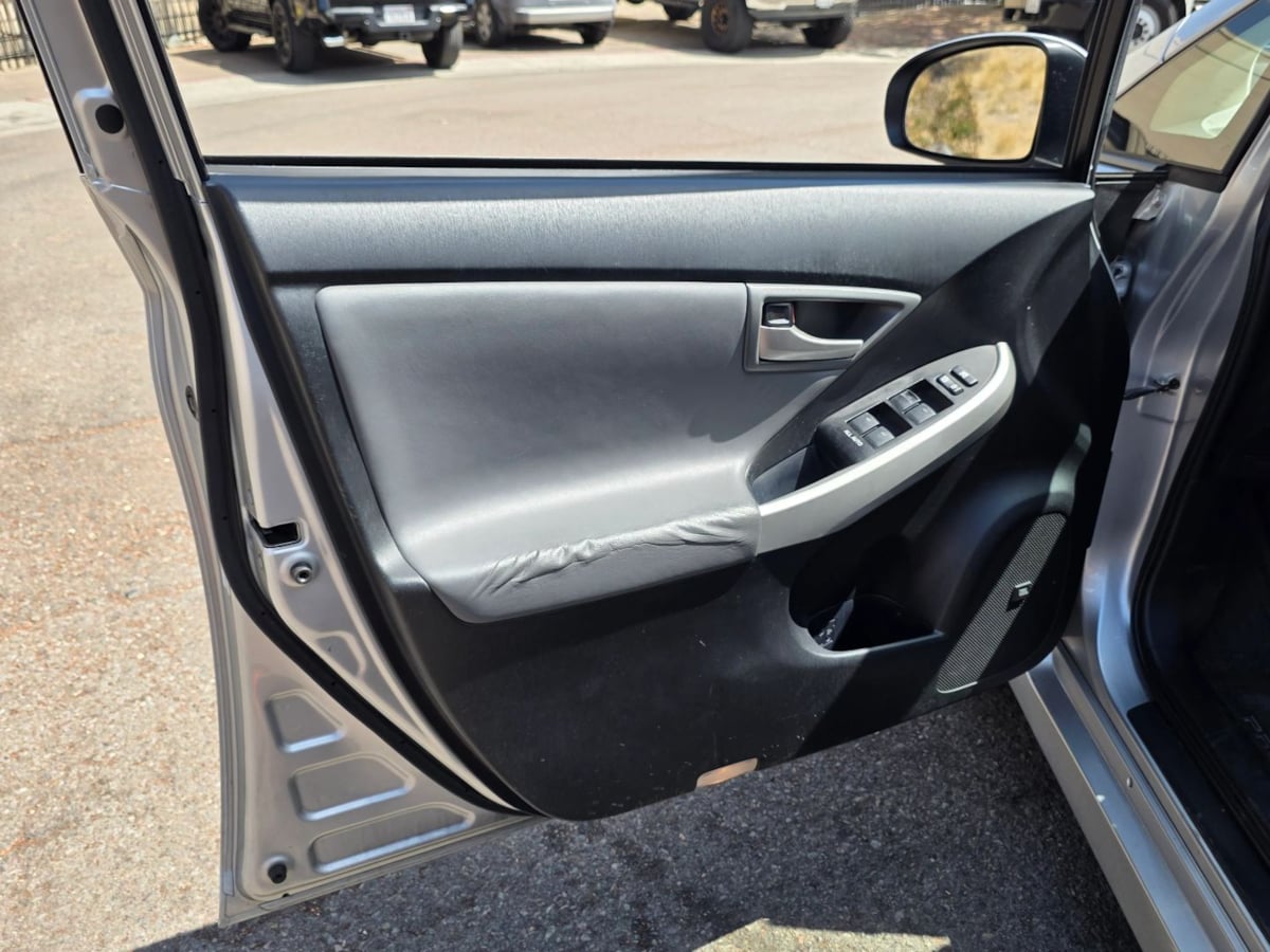 Photo 22 of this Toyota Prius