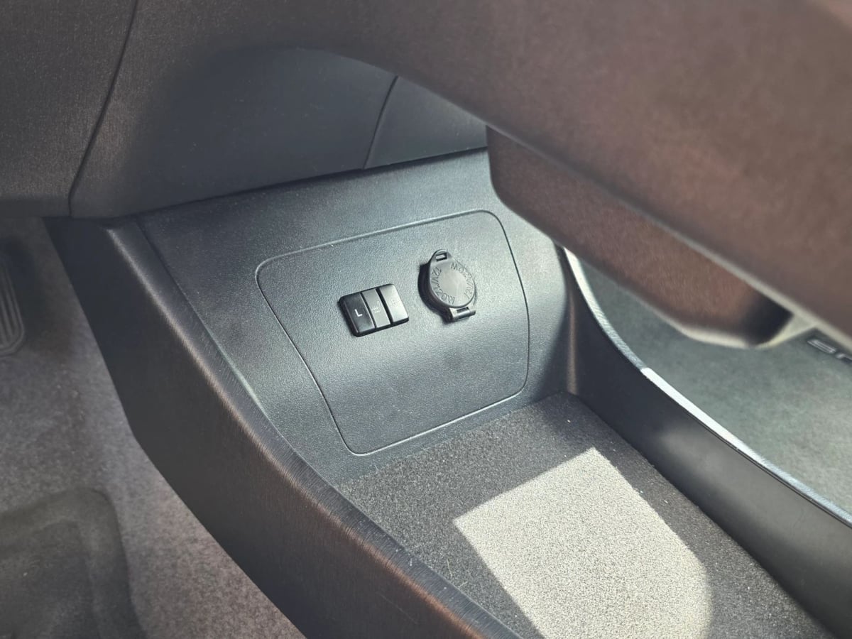Photo 29 of this Toyota Prius