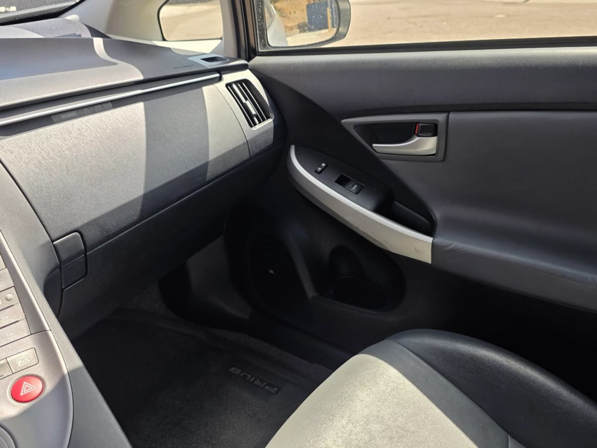 Photo 30 of this Toyota Prius