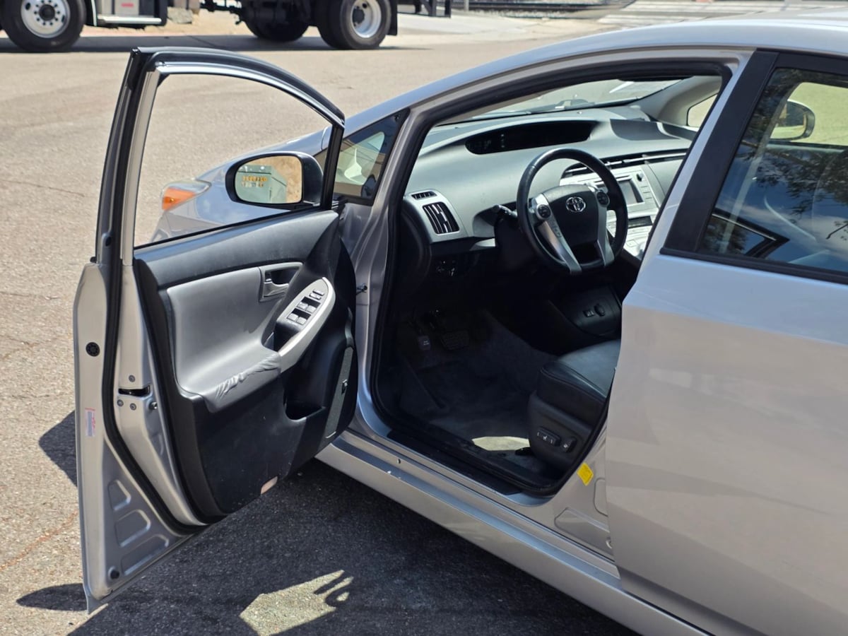 Photo 37 of this Toyota Prius