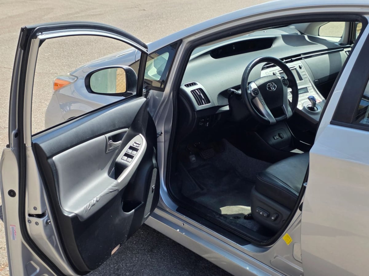 Photo 38 of this Toyota Prius