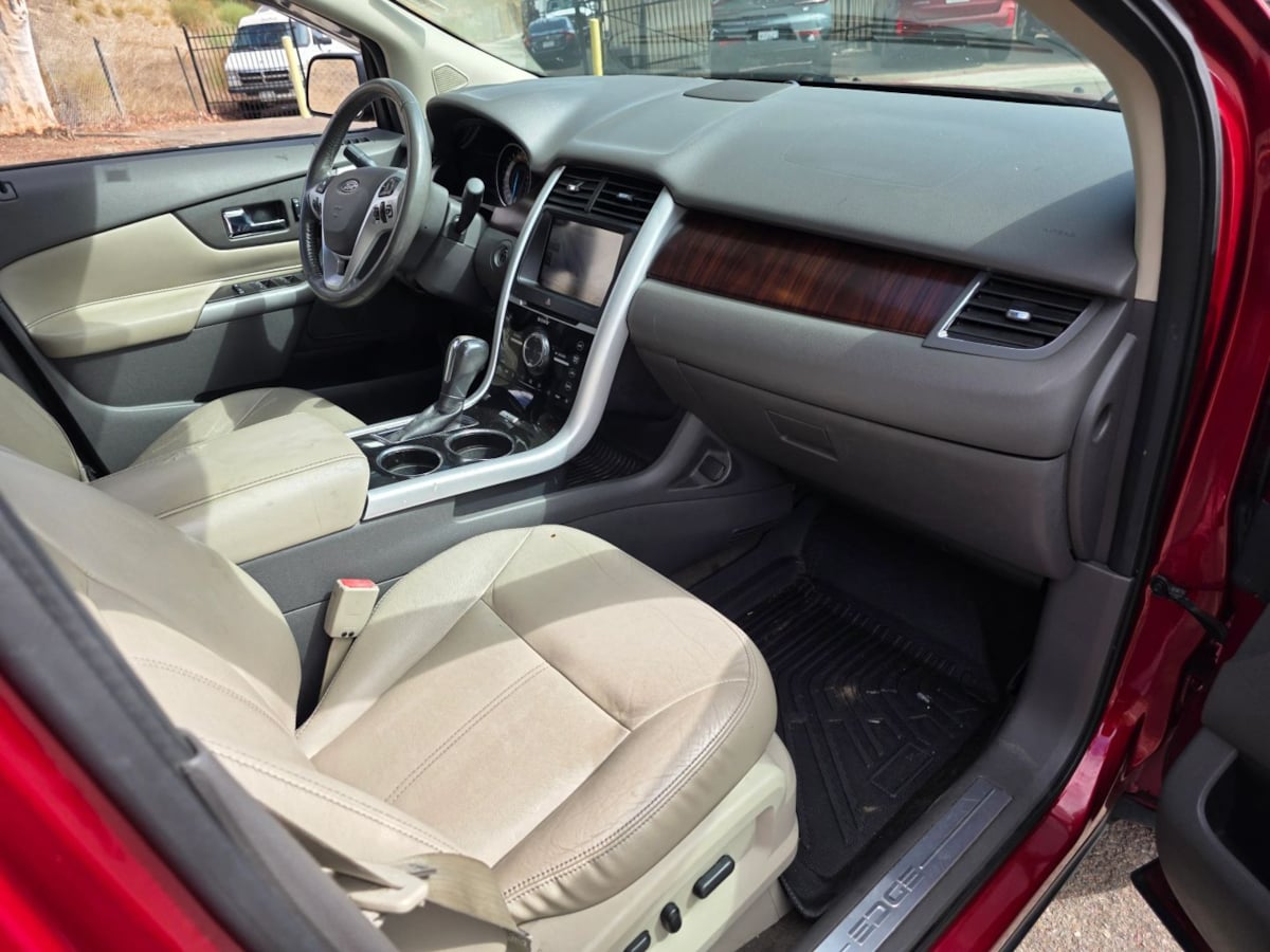 Photo 10 of this Ford Edge