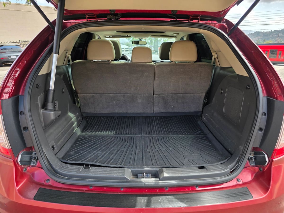 Photo 12 of this Ford Edge