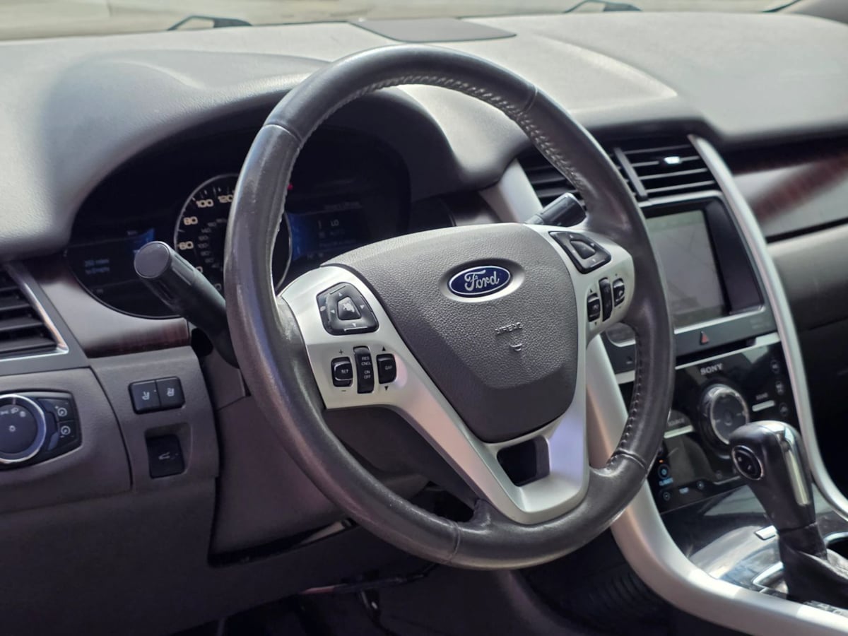 Photo 15 of this Ford Edge
