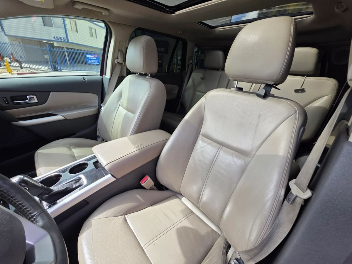 Photo 17 of this Ford Edge