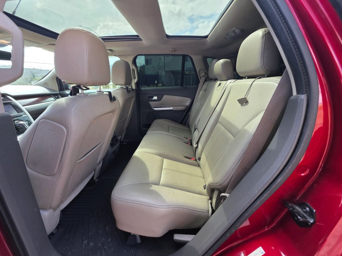 Photo 18 of this Ford Edge