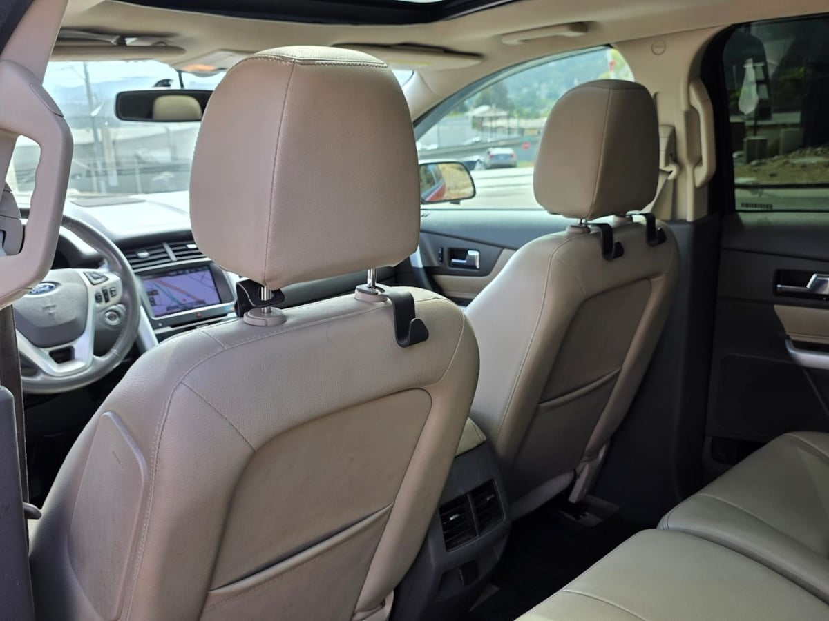 Photo 20 of this Ford Edge