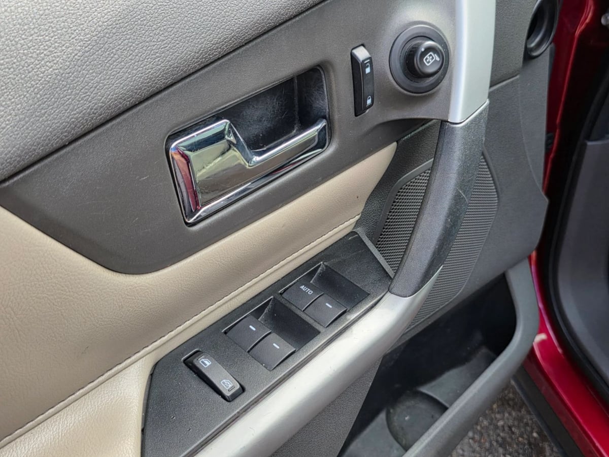 Photo 24 of this Ford Edge