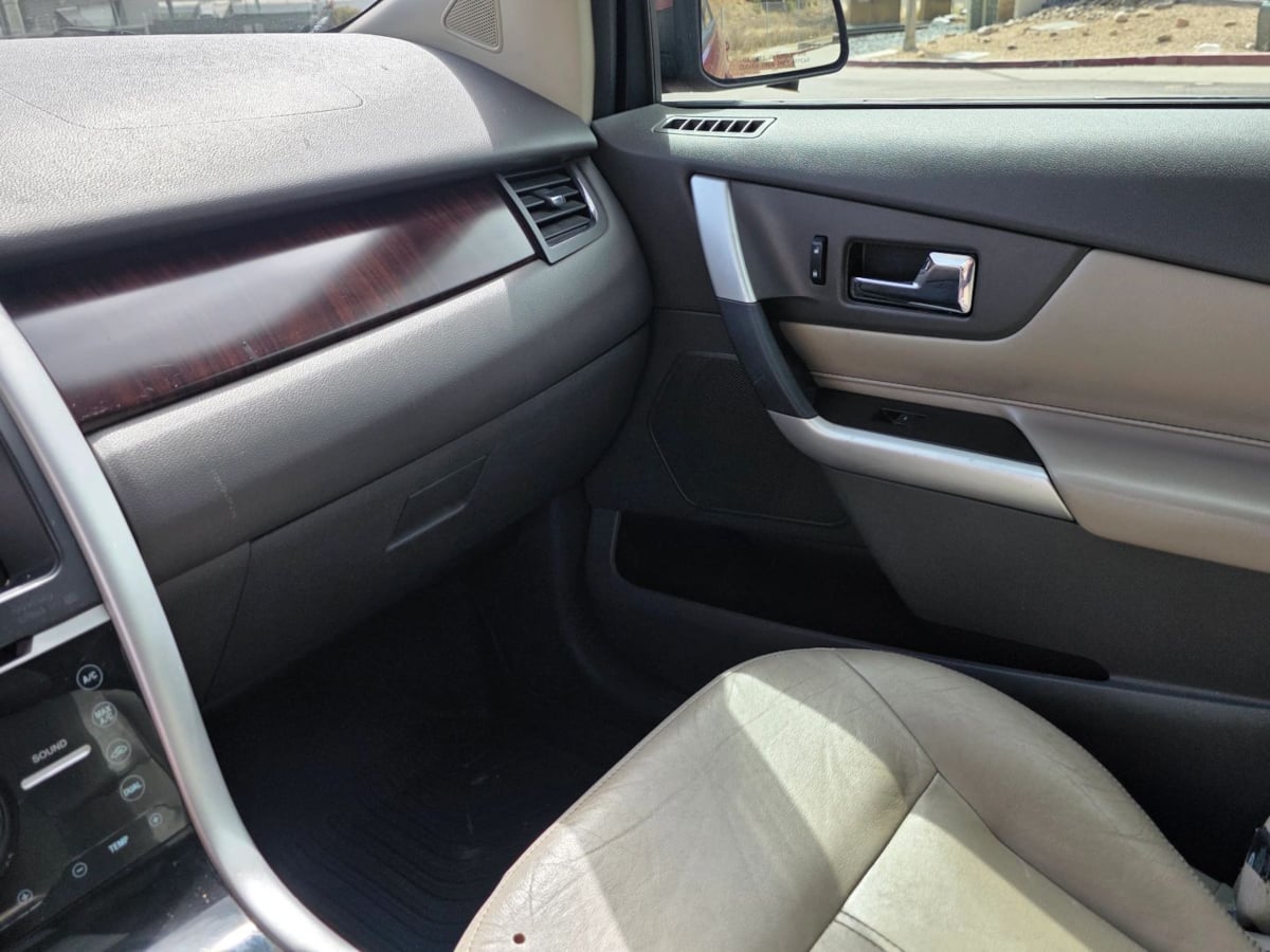 Photo 32 of this Ford Edge