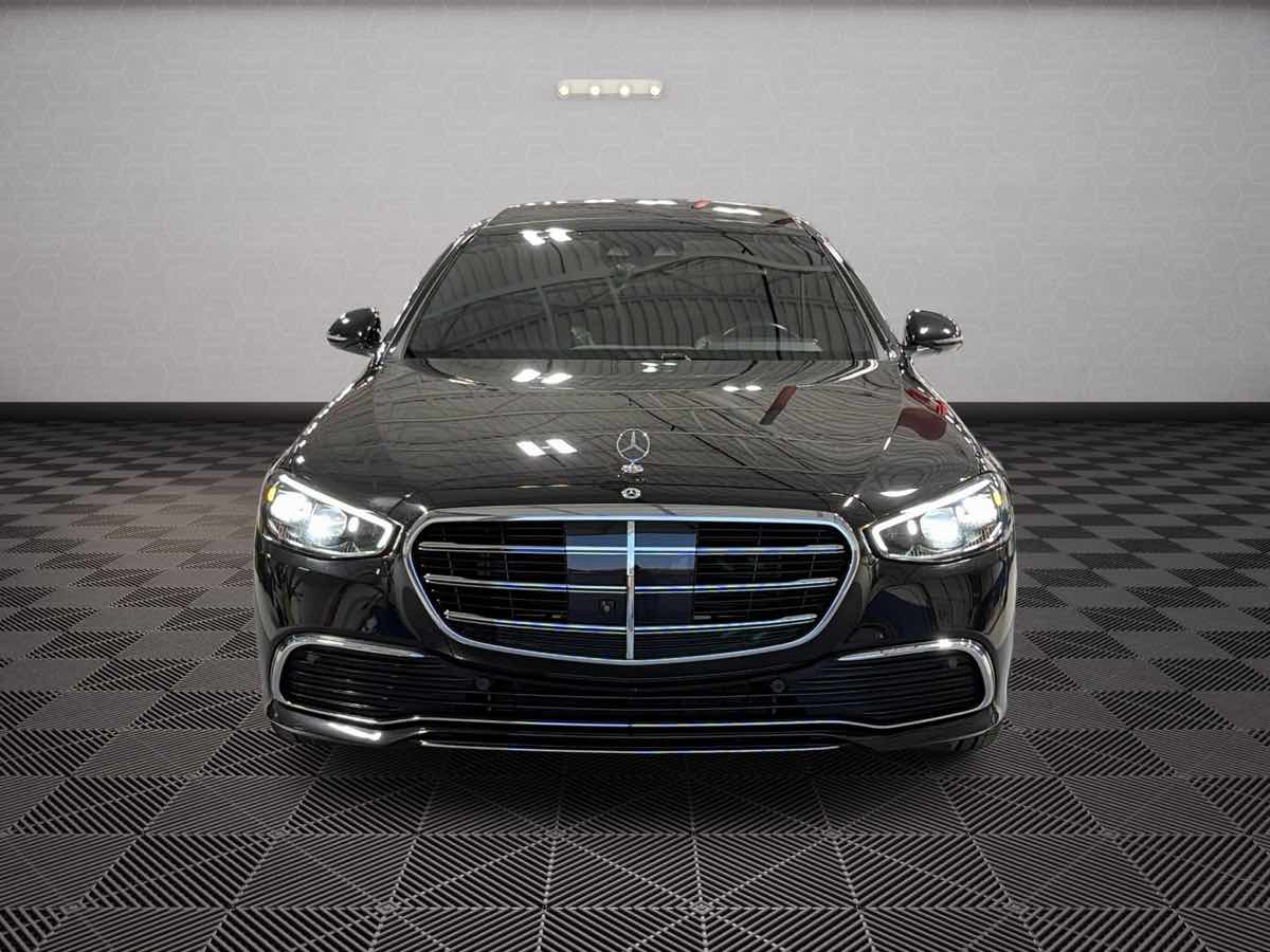 Photo 2 of this Mercedes-Benz S 500