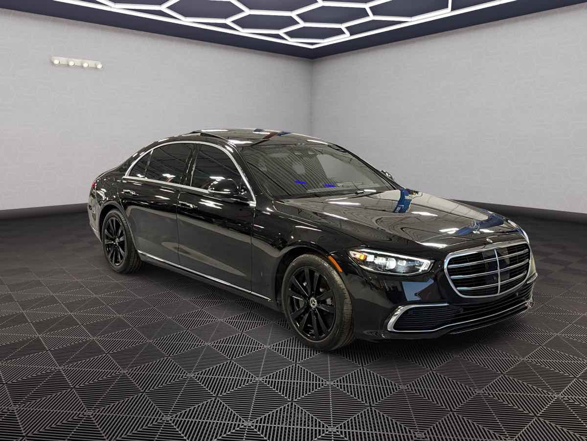 Photo 3 of this Mercedes-Benz S 500
