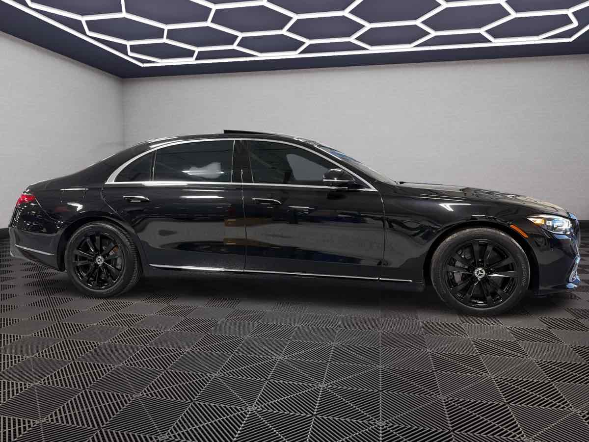 Photo 4 of this Mercedes-Benz S 500
