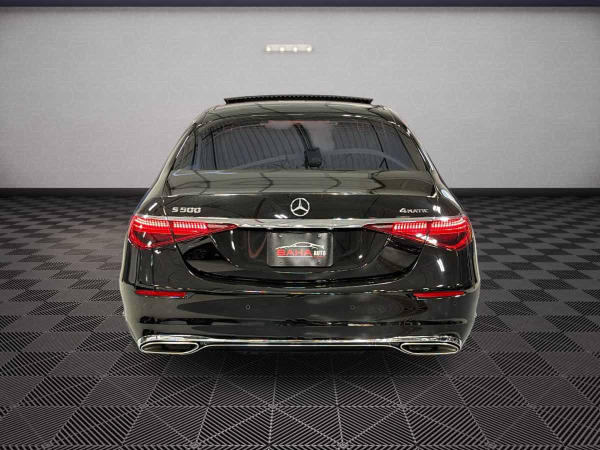 Photo 6 of this Mercedes-Benz S 500