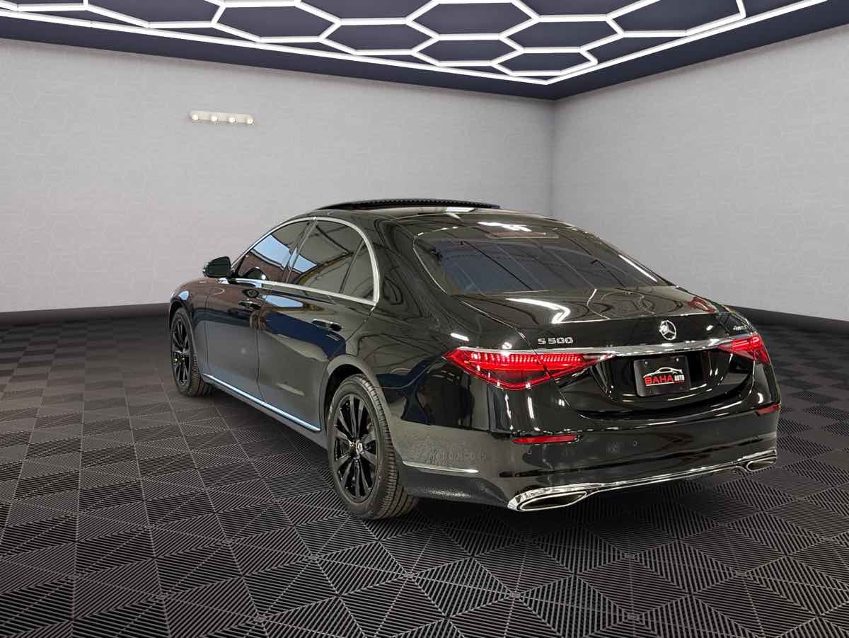 Photo 7 of this Mercedes-Benz S 500