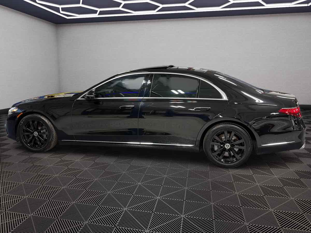 Photo 8 of this Mercedes-Benz S 500