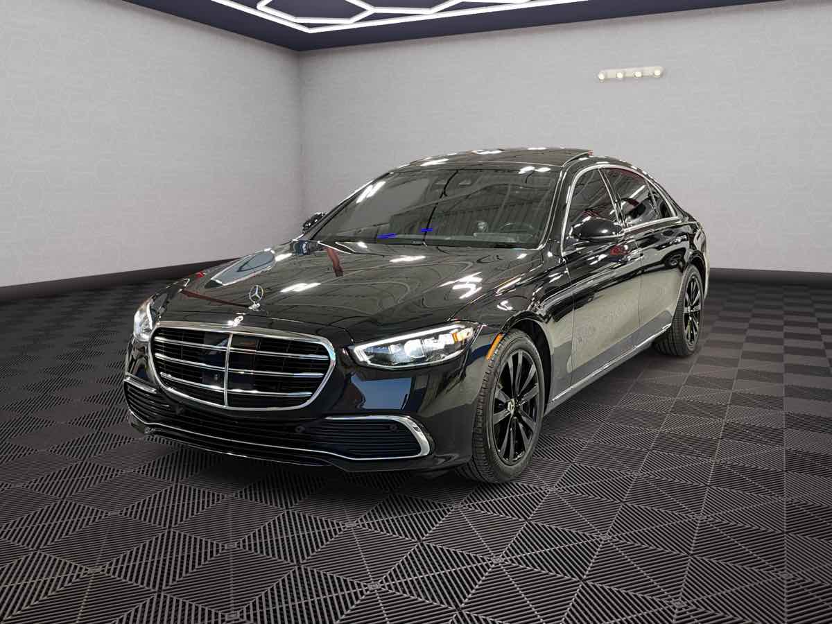 Photo 9 of this Mercedes-Benz S 500