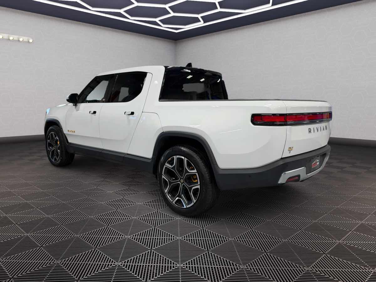Photo 5 of this Rivian R1T