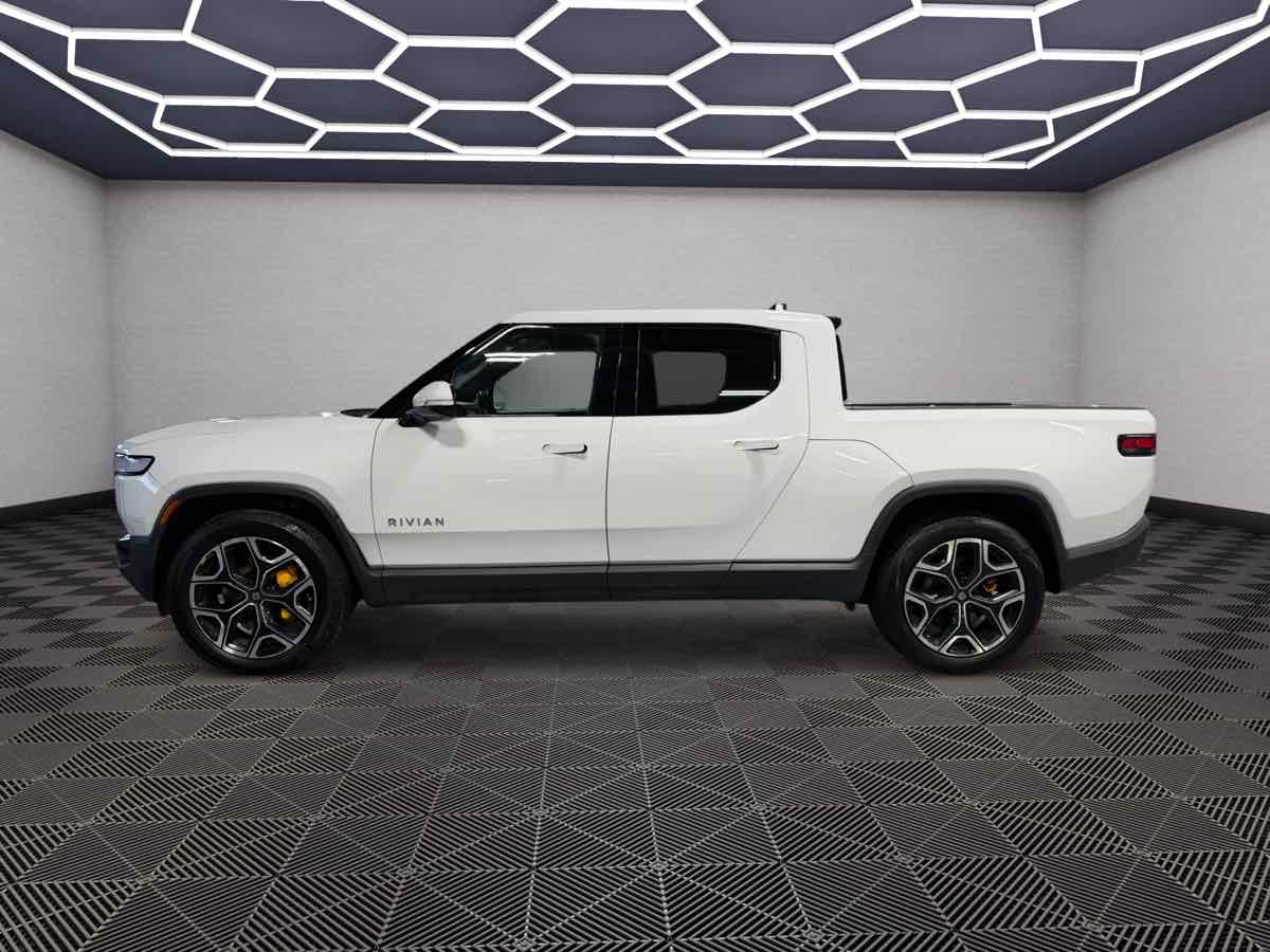 Photo 6 of this Rivian R1T