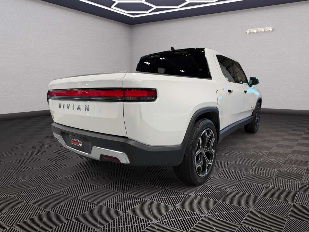 Photo 7 of this Rivian R1T