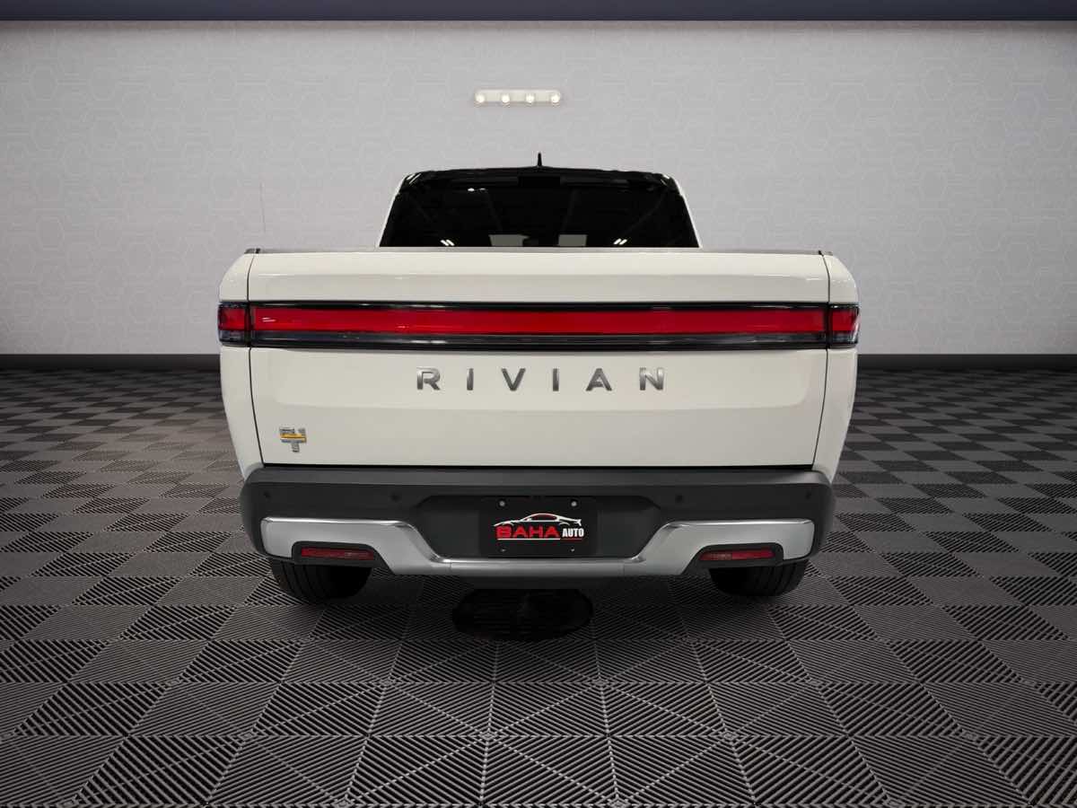Photo 8 of this Rivian R1T