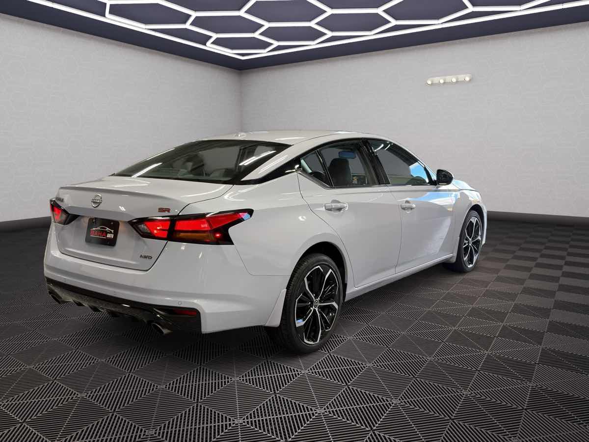 Photo 5 of this Nissan Altima