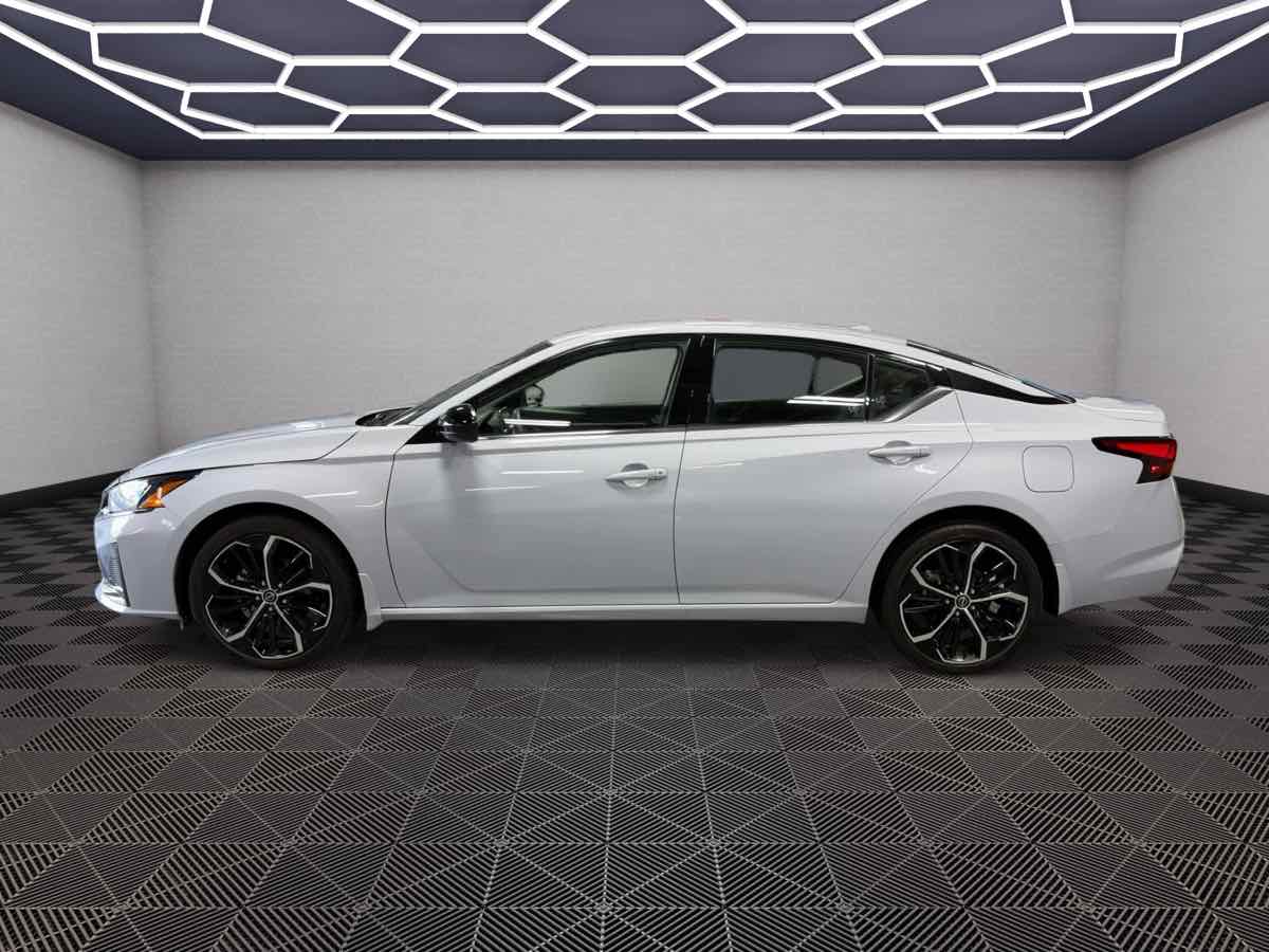 Photo 8 of this Nissan Altima