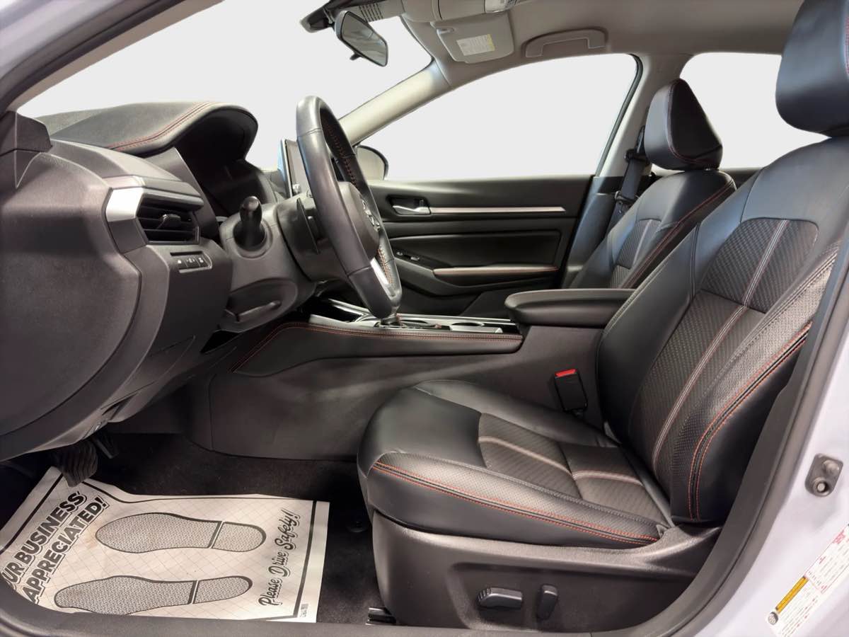Photo 14 of this Nissan Altima
