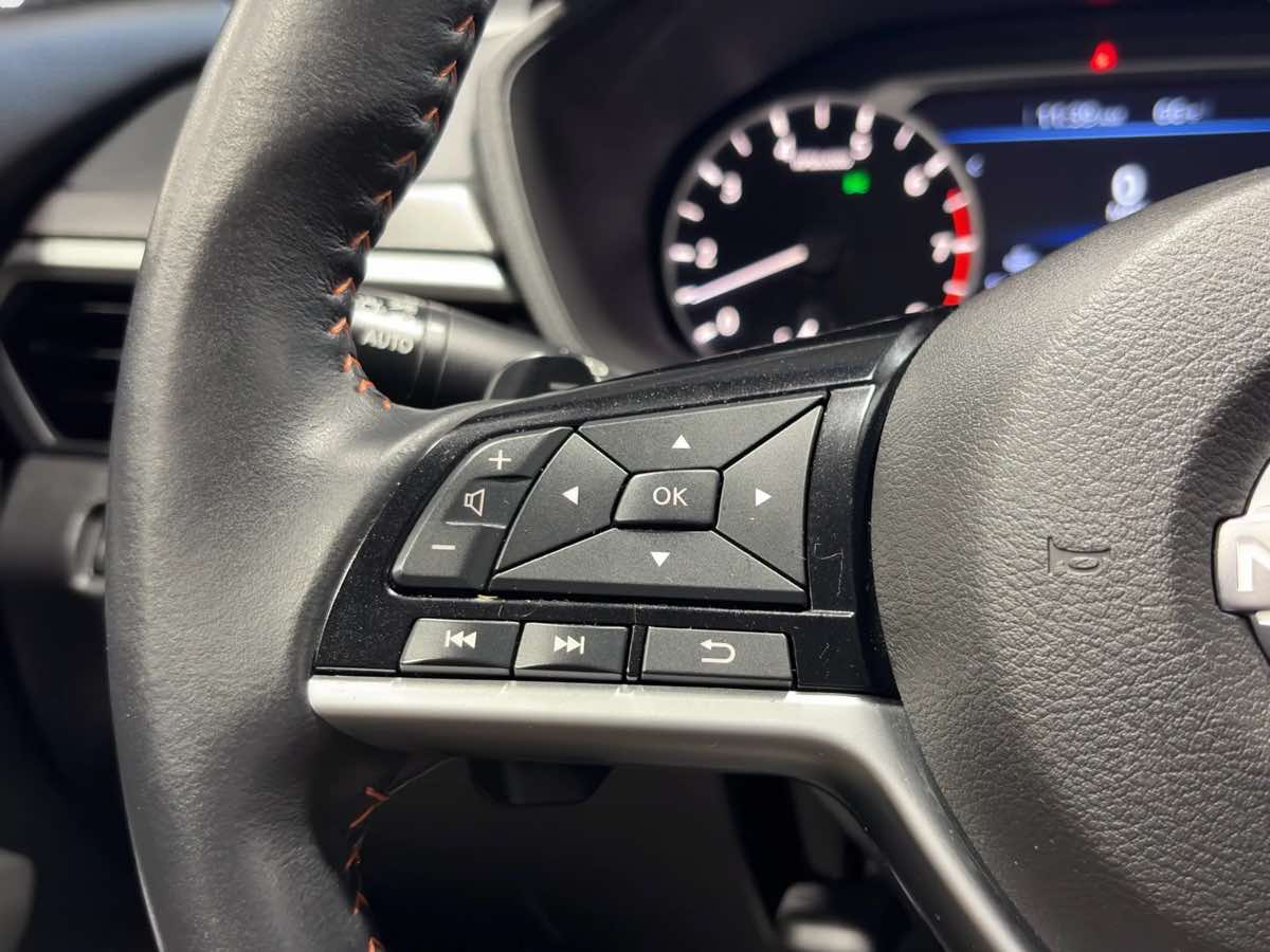 Photo 16 of this Nissan Altima