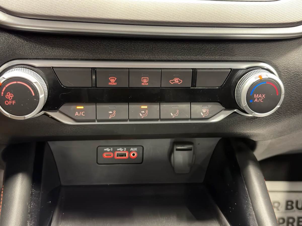 Photo 19 of this Nissan Altima