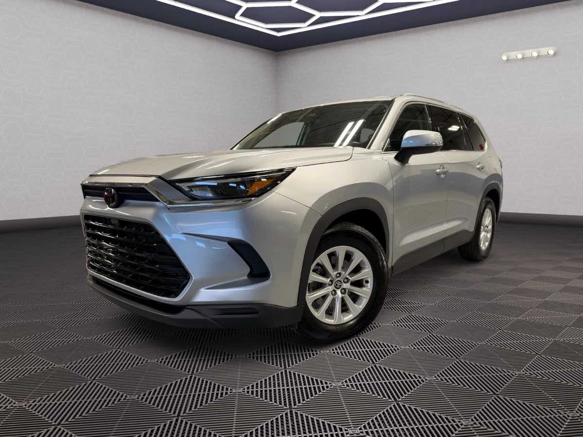 Photo 2 of this Toyota Grand Highlander