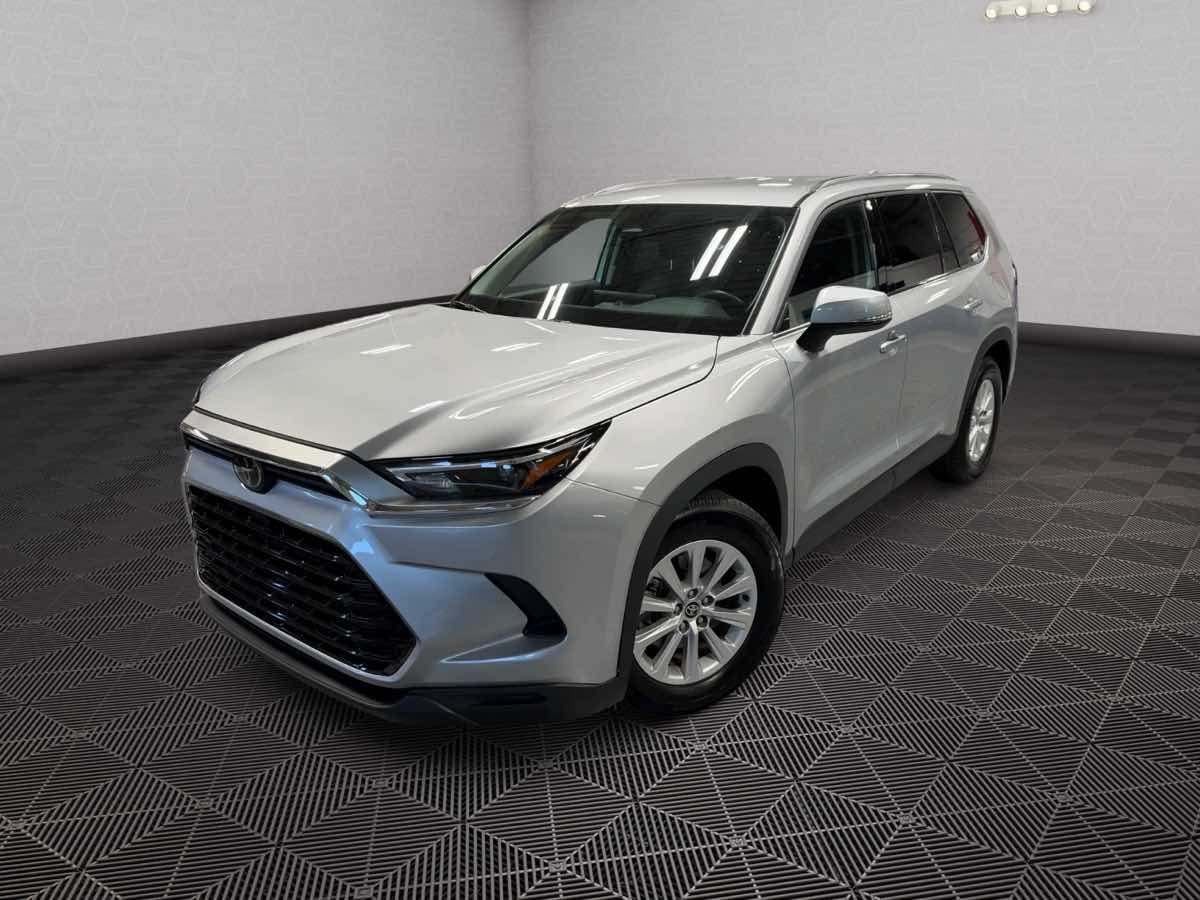Photo 3 of this Toyota Grand Highlander