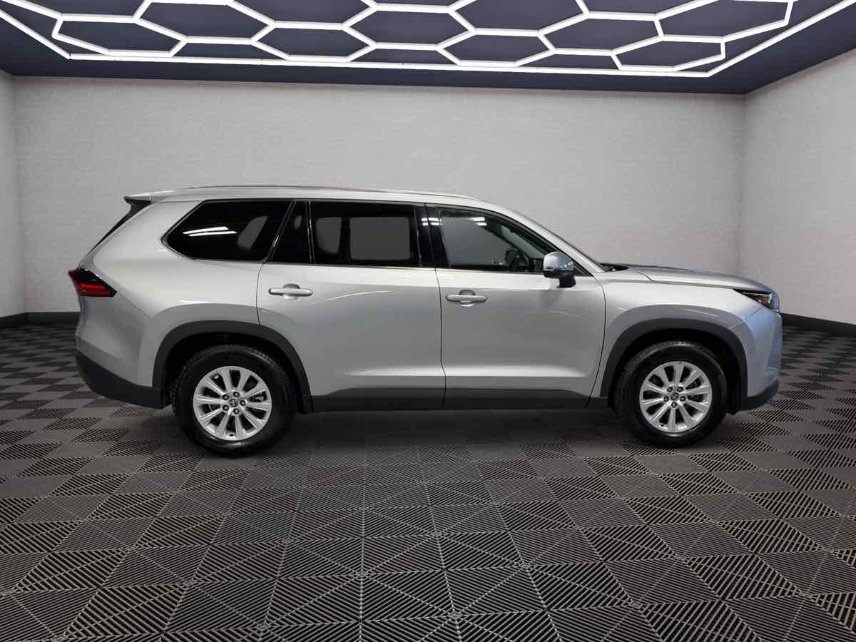 Photo 12 of this Toyota Grand Highlander