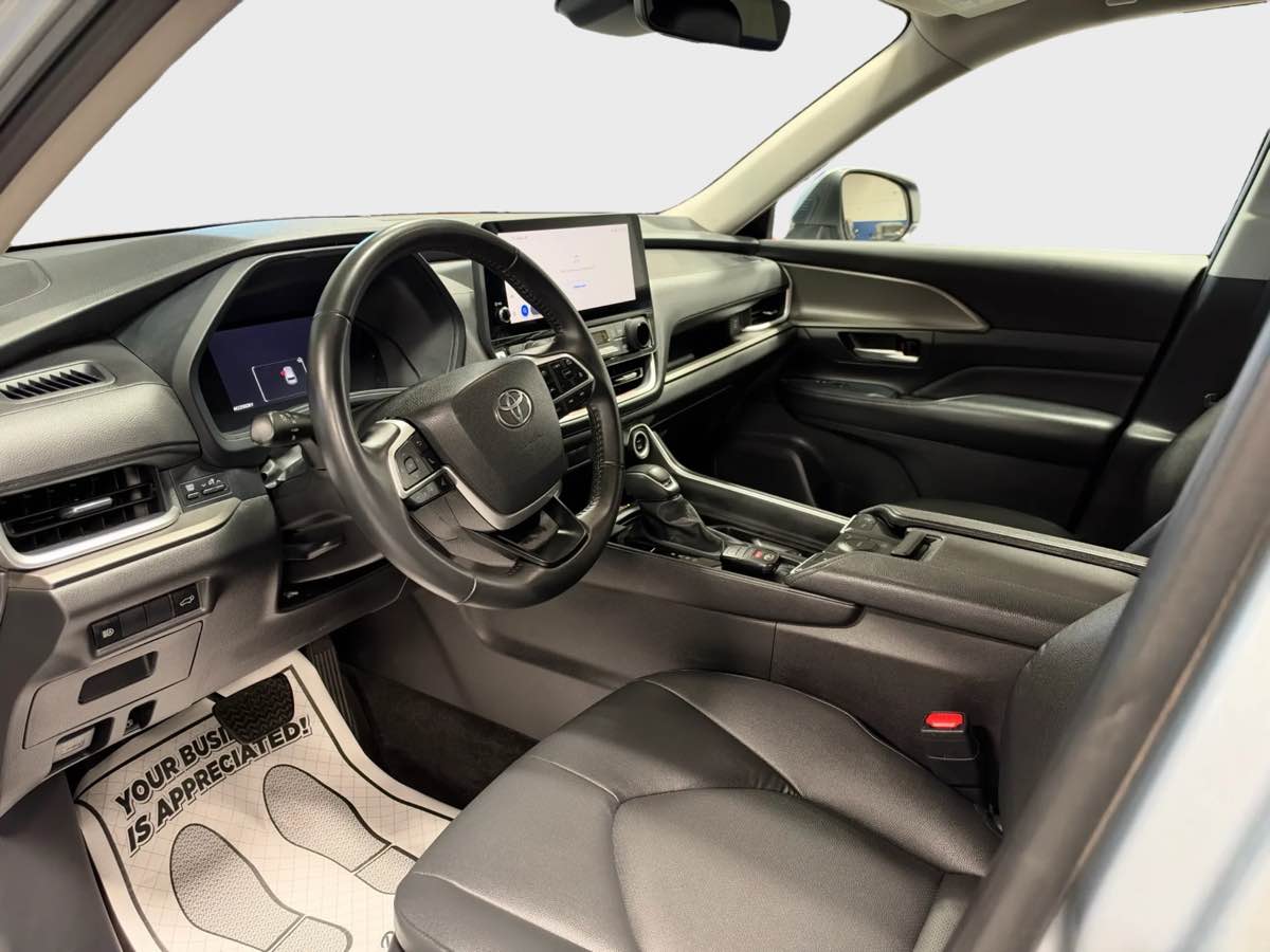 Photo 14 of this Toyota Grand Highlander